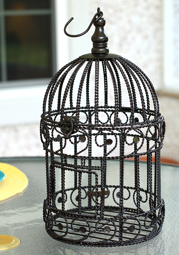Bird cage makeover with spray paint