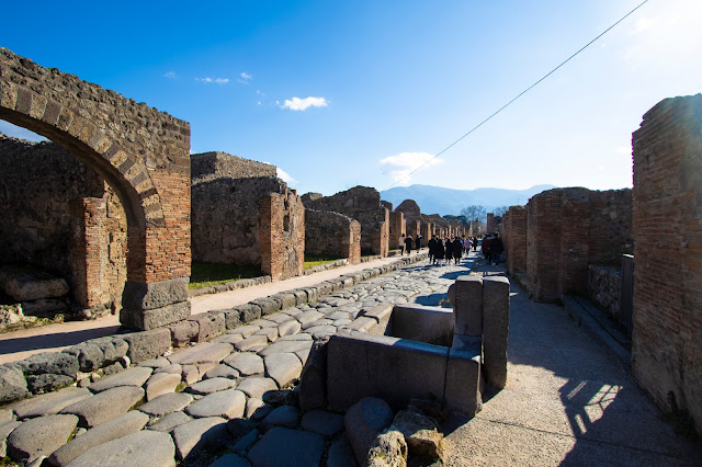 Strada-Scavi di Pompei
