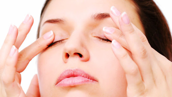 طرق بسيطة تخلصك من جفاف الجفون