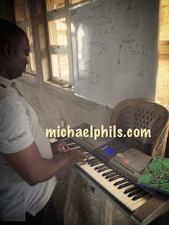 keyboard player playing to I have no other God but you