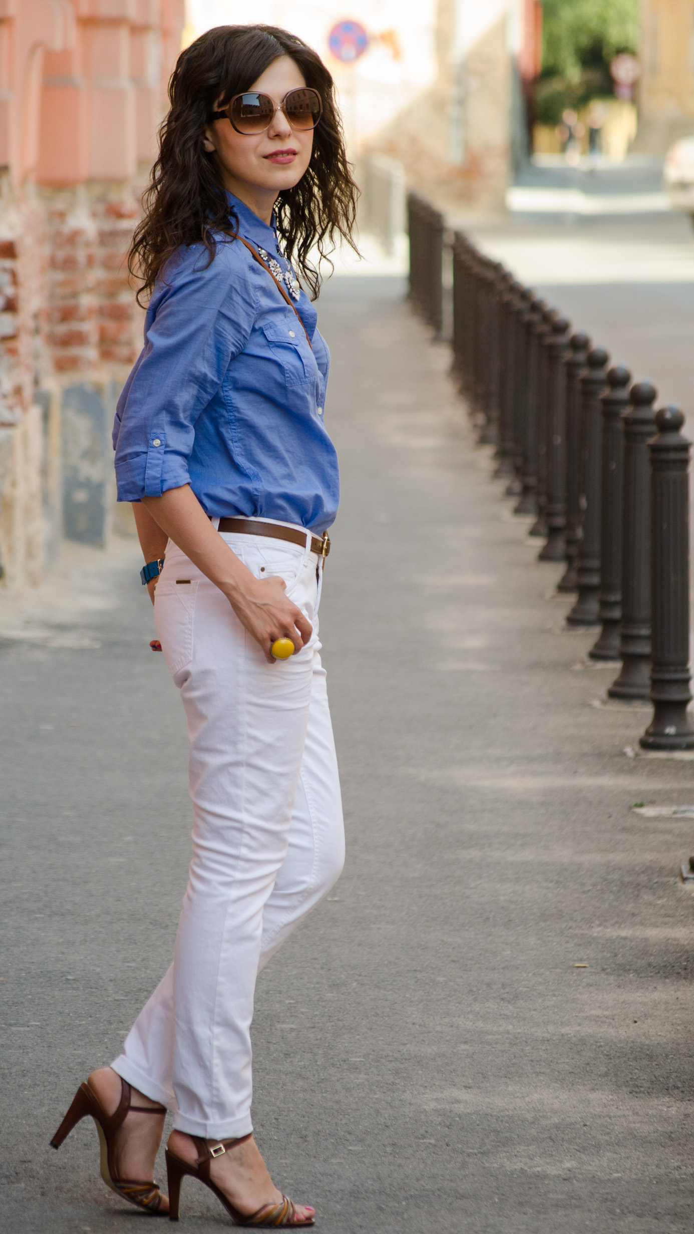 white jeans blue boyfriend shirt C&A brown satchel H&M statement necklace