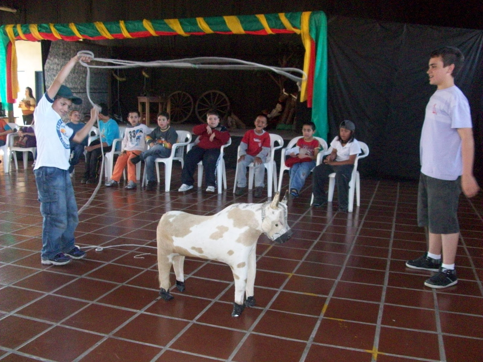 ESCOLA MUNICIPAL DE ENSINO FUNDAMENTAL ESPECIAL RODOLFO SCHLIEPER: Laço ...