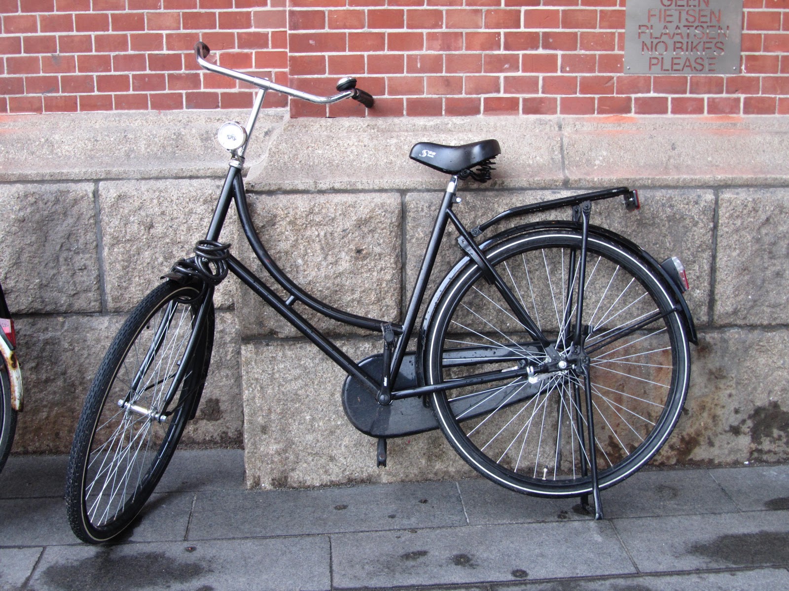 autoliterate Amsterdam bikes omafiets & opafiets