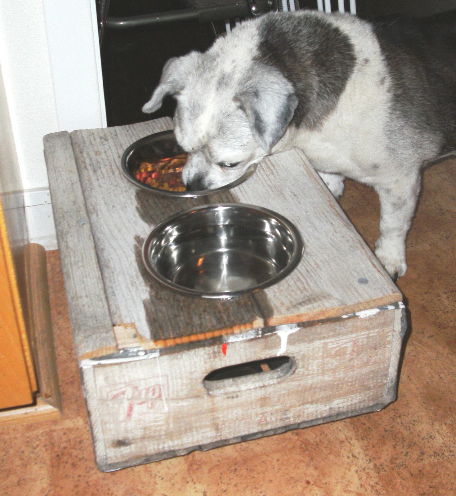 DIY Upcycled 7Up Crate to Dog Dish Holder Little Vintage Cottage