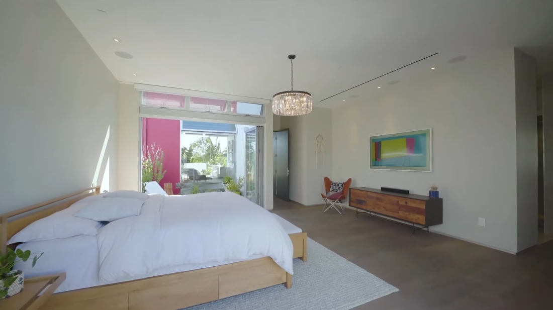 Tour 248 Bernard Ave, Venice, CA vs. 33 Interior Design Photos
