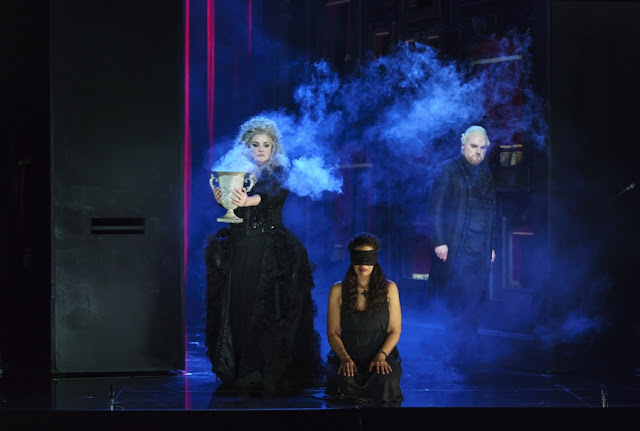Verdi: Un ballo in maschera -  Sara Fulgoni, Mary Elizabeth Williams, Roland Wood - Welsh National Opera - (Photo © Bill Cooper)
