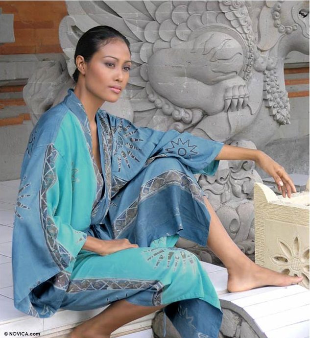 Moda y m s Batas estilo Bali  Batik  y Java  Colecci n 2012