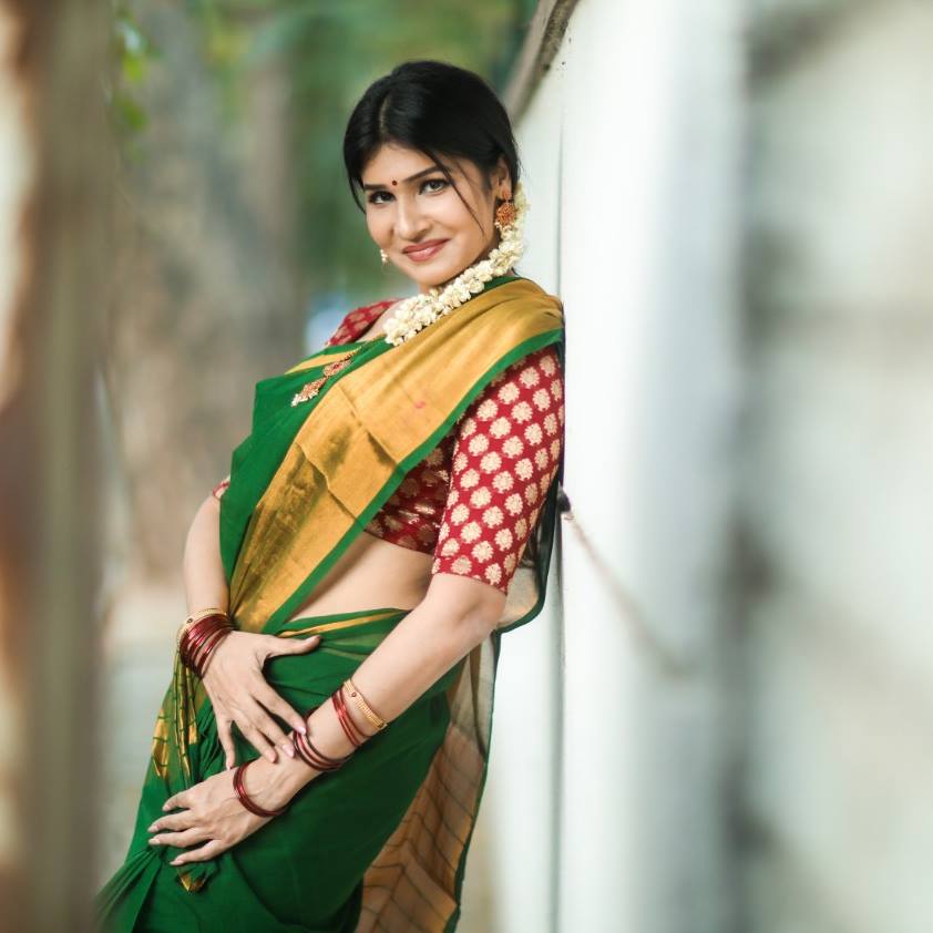 Anjena Kirti in saree photos
