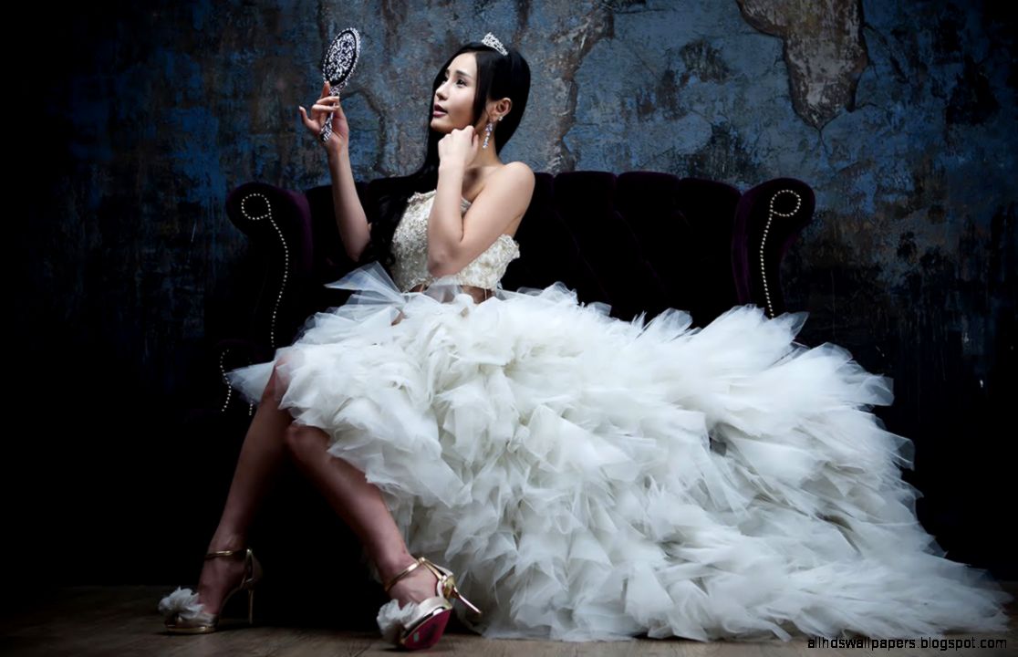 Amazing Wedding Dress Wallpaper Hd 1252 Wallpaper