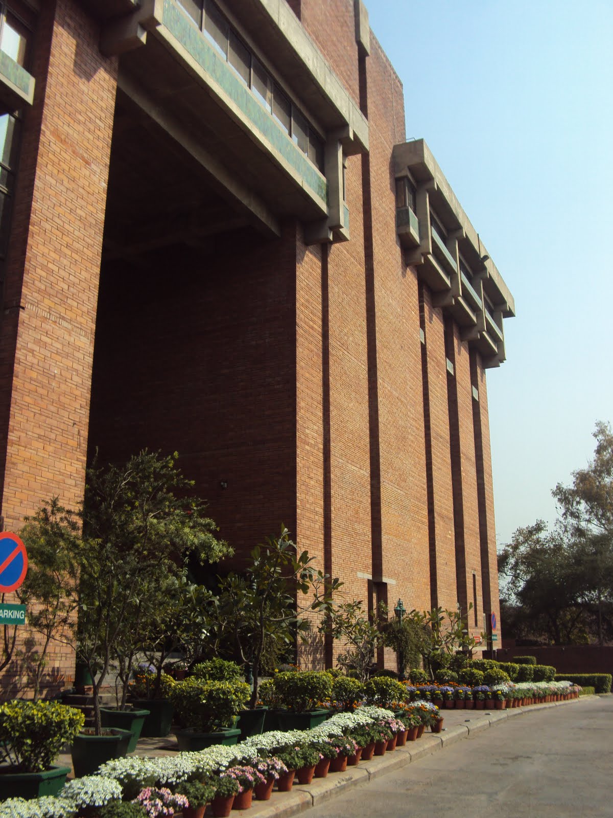 ARCHITECTURE STUDENT'S CORNER INDIA HABITAT CENTRE, NEW DELHI