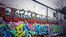Graffiti mural at 3 Stars, facing the train/Metro tracks. Graffiti mural at 3 Stars, facing the train/Metro tracks.
