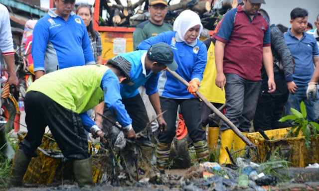 Wawako Palembang Ajak Masyarakat Tingkatkan Kesadaran Akan Kebersihan Lingkungan 