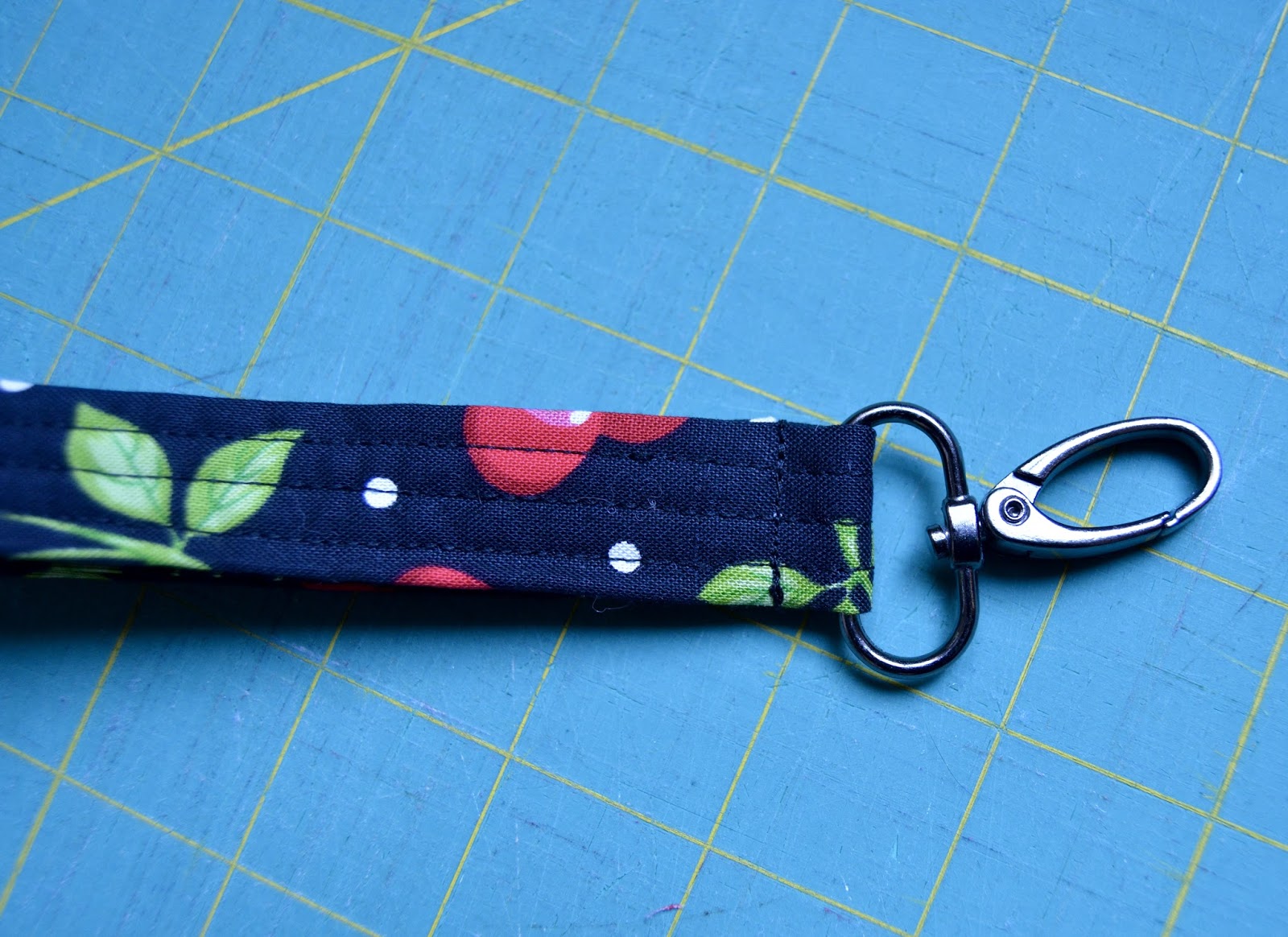 Roonie Ranching Piped Zipper Pouch Sewing Tutorial