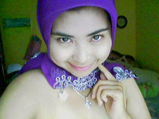 Gambar Bogel Senyum Yang Dipaksakan   Melayu Boleh.Com