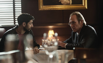 Tommy Lee Jones and Riz Ahmed in Jason Bourne