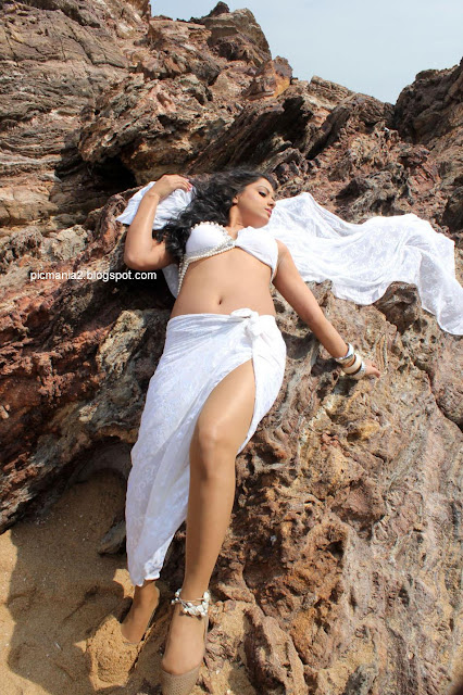 Rachana Maurya Spicy aunty bikini