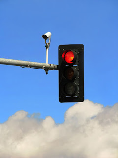 Sila Berhenti di Atas Sensor Traffic Light