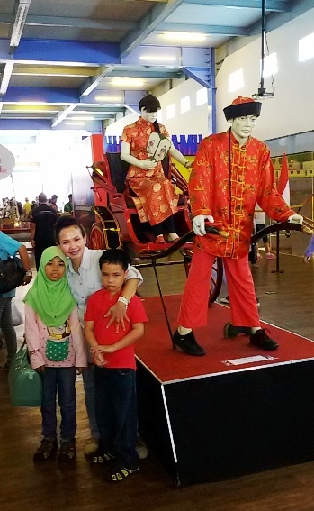 alat-transportasi angkut manusia pecinan museum angkut malang wisata edukasi seru di kota batu jawa timur nurul sufitri blogger mom lifestyle pegipegi liburan tempat wisata indonesia