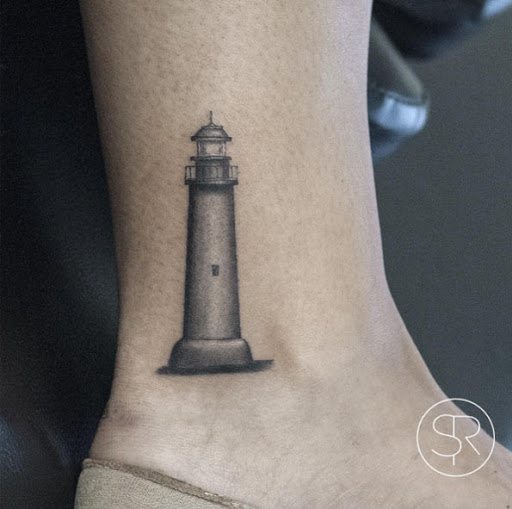 Este pequeno tornozelo tat