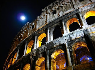 Passeggiando con gli Imperatori​ sotto un cielo stellato - Visita Guidata al Chiaro di Luna dal Campidoglio al Colosseo