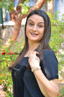 Tamil Actress Sonia Agarwal Pos in Denim Jeans at Unnaal Ennaal Movie Shooting Spot  0001
