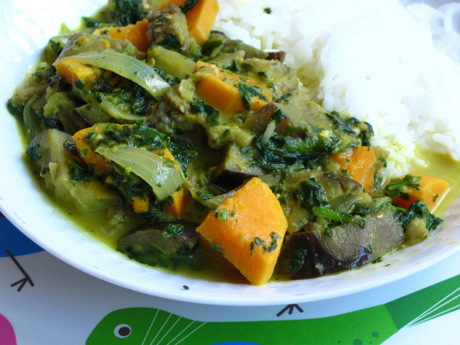 Gourmandises végétariennes: Thai-Curry mit Aubergine, Süßkartoffel und ...