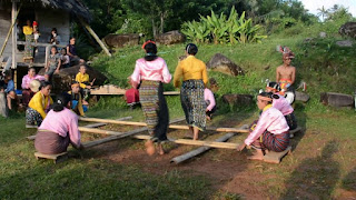 permainan tradisional dari bambu