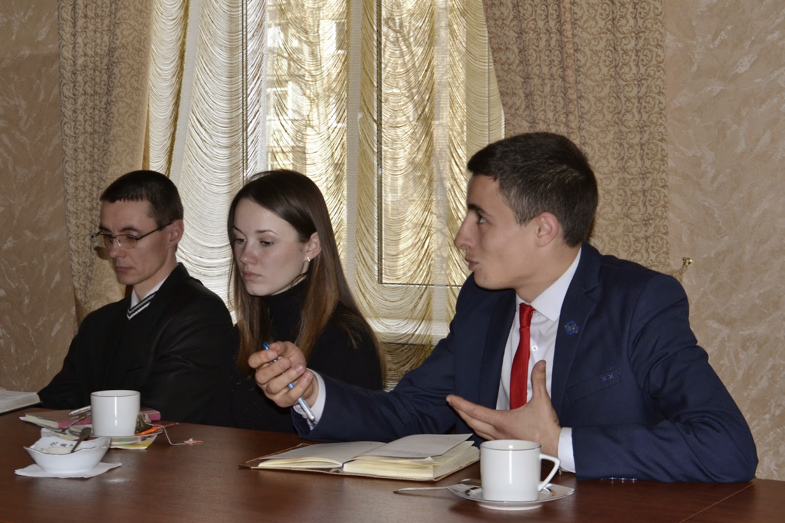 Студентки саратова. Студент профессор сессия. Учителя в студенческие годы. Кубгму зимняя сессия 2021. Зимняя сессия сгу.