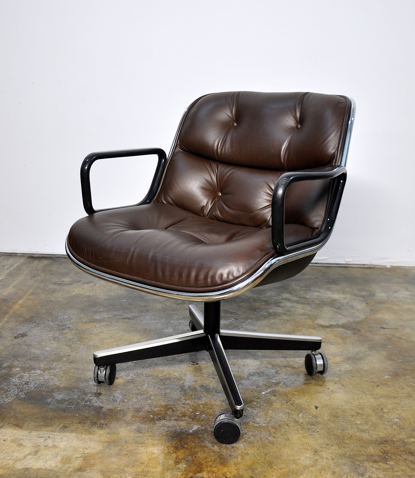 SELECT MODERN Charles Pollock for Knoll Leather Executive Chair