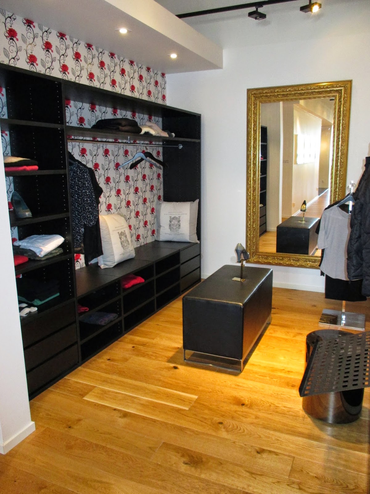 Vintage & Design Medina Floréz: Showroom de muebles en un apartamento