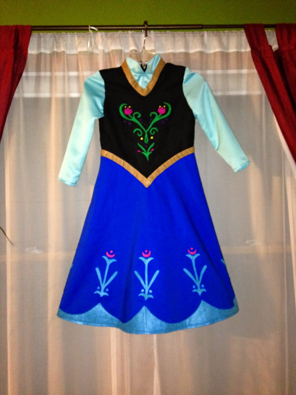 The Casual Costumer: Anna's Dress - Frozen