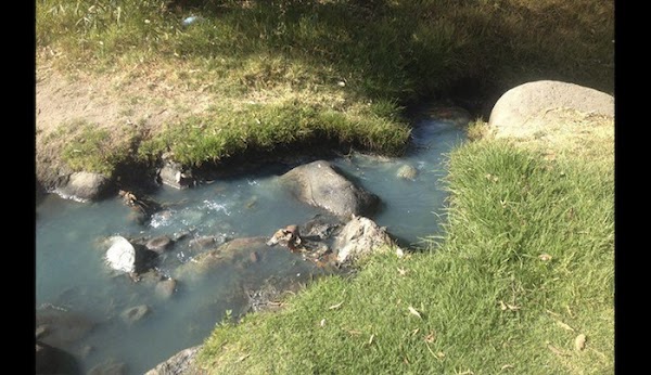 Campesinos de Puebla denuncian que textilera contamina el río de su comunidad; al gobierno le VALE (VIDEO)