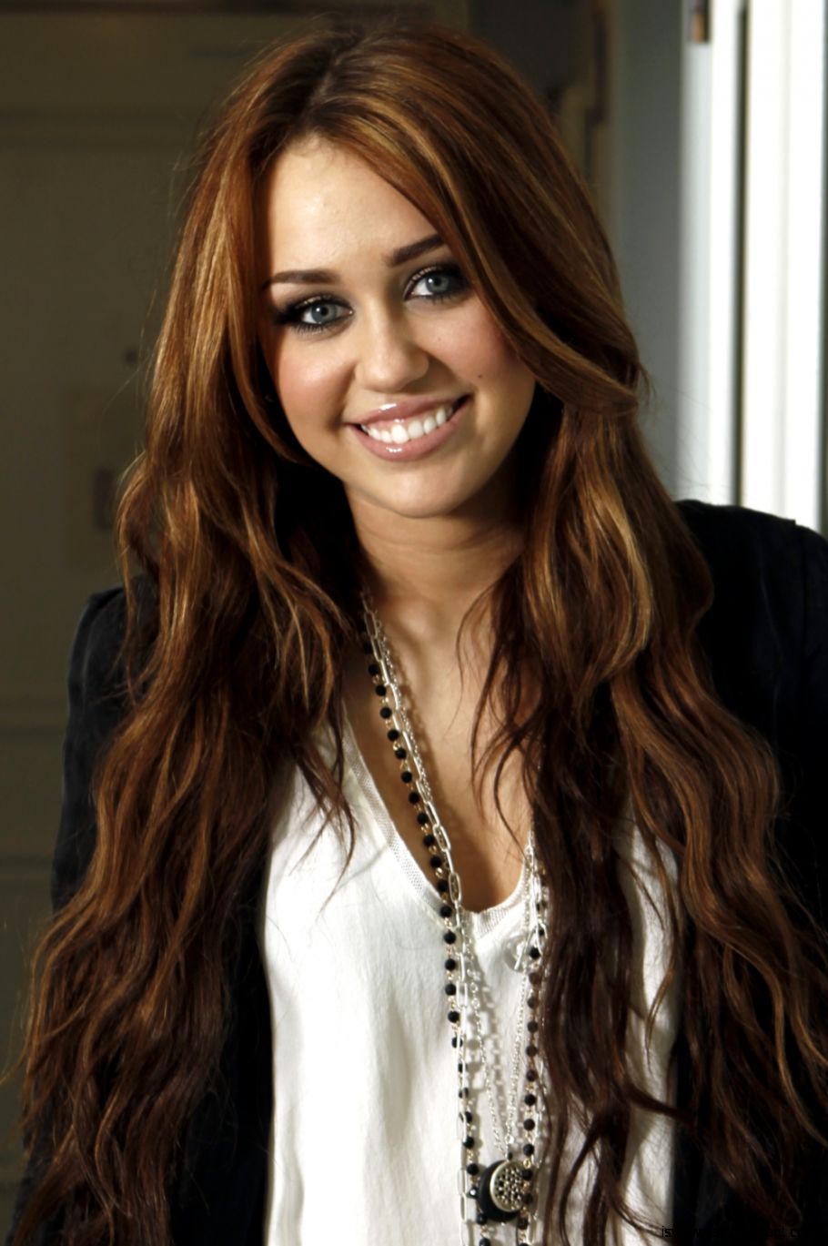 Long Hairstyle Miley Cyrus Picture View Wallpapers