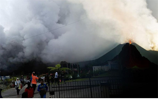 ERUPÇÃO DO SILERI EM JAVA CAUSOU FERIDOS | HELICÓPTERO DE SALVAMENTO CAIU