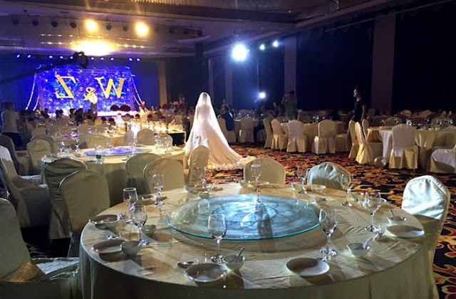 Kisah Seorang Pengantin,dari 300 yang Diundang Cuma 10 yang Datang Menghadiri Pernikahan yang Mewah ini. Kisah Seorang Pengantin,dari 300 yang Diundang Cuma 10 yang Datang Menghadiri Pernikahan yang Mewah ini.