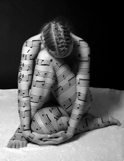 Corpo cheio de música, desenhos de tatuagem e ideias para as mulheres, este design incrível, e um dos mais populares de música, desenhos de tatuagem