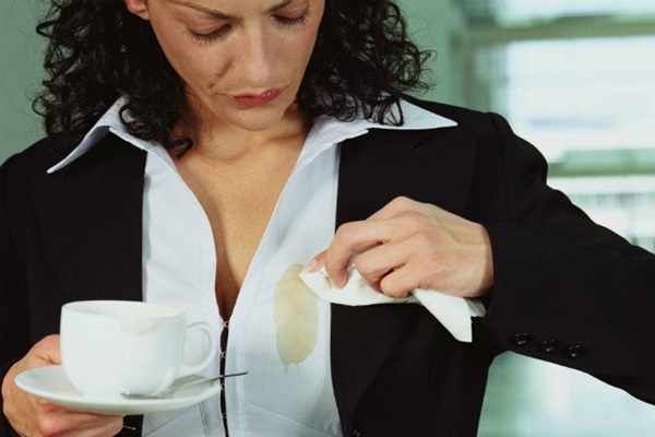 Kahve Lekesi Kıyafetten ve Halıdan Nasıl Çıkar ? KAHVEKAFE Kahve