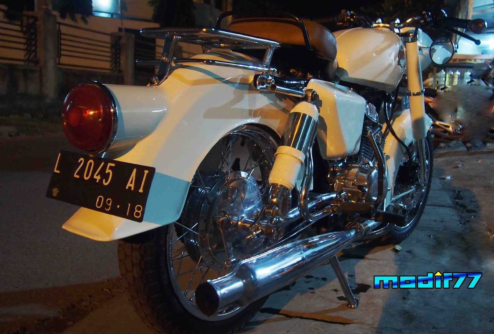 CB 100 White Like Classic Harley SRBY MODIF 77