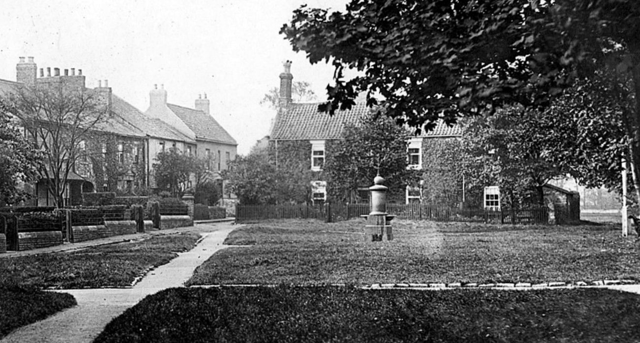 Tour Scotland Old Travel Blog Photograph Village Green Whitburn Scotland