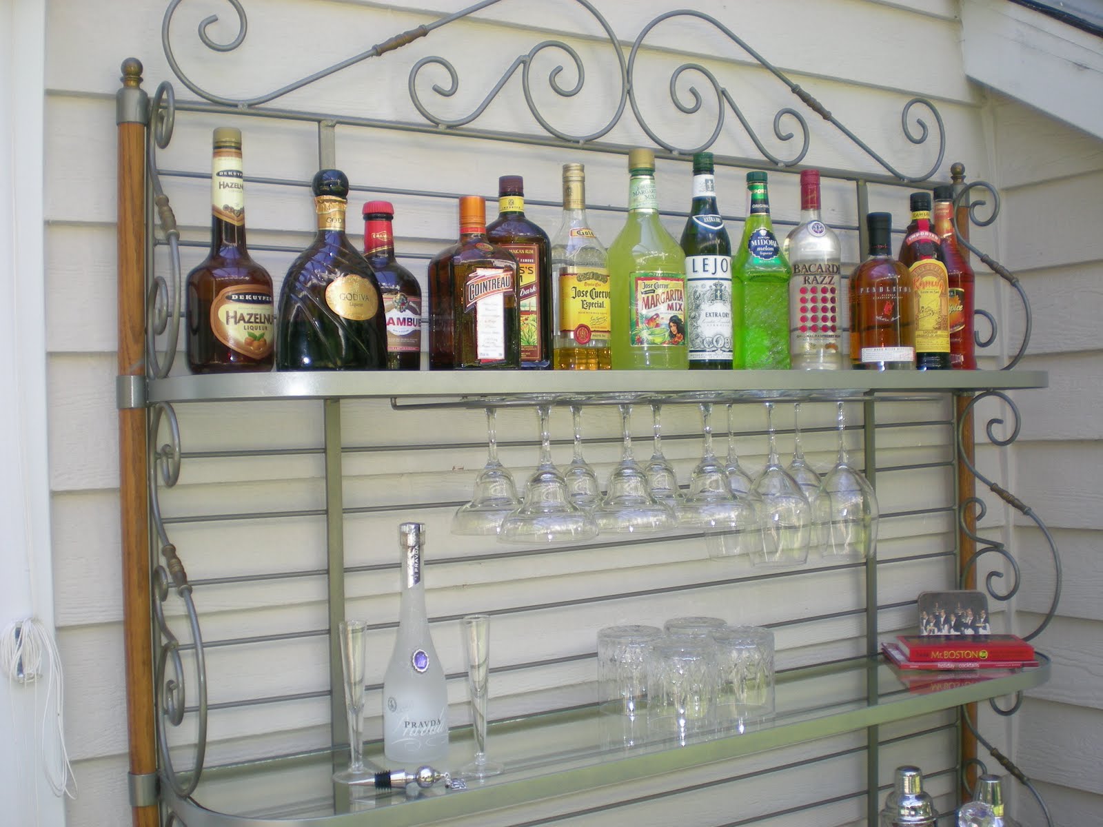 La Bella Vie Baker's Rack Outdoor Bar