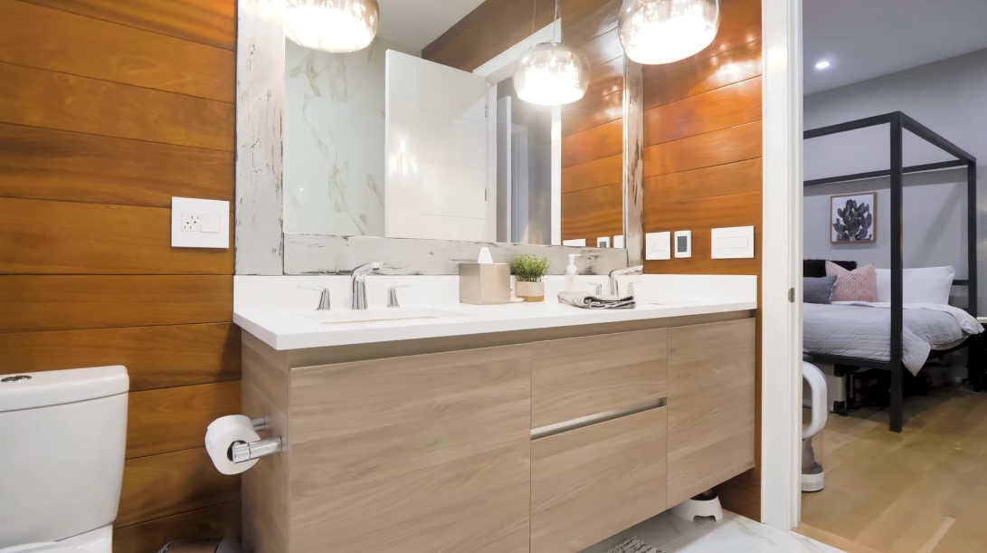 35 Interior Design Photos vs. 3046 N Ashland Ave Unit 1, Chicago Luxury Townhome Tour