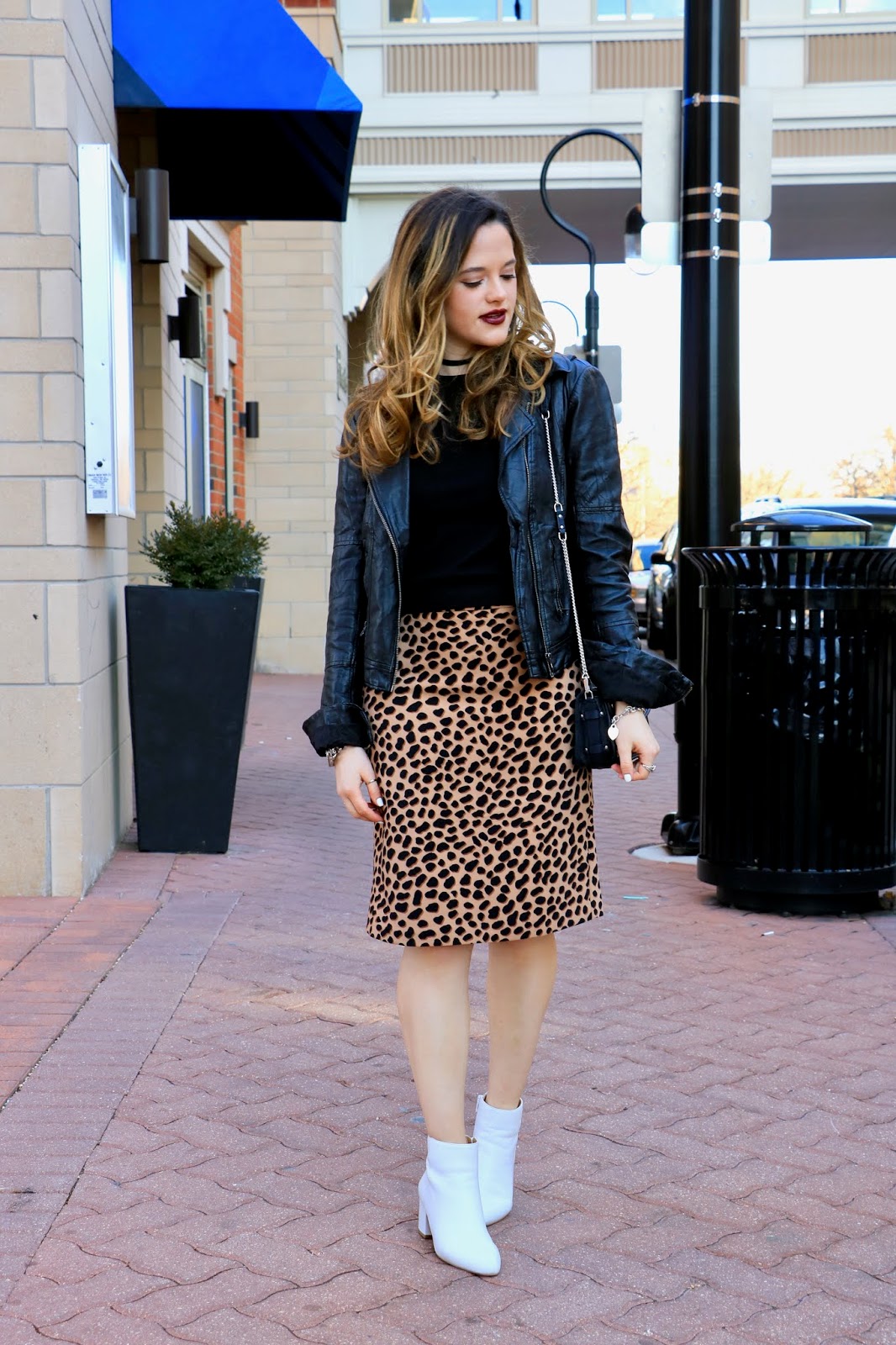 Nyc fashion blogger Kathleen Harper's leopard skirt outfit ideas