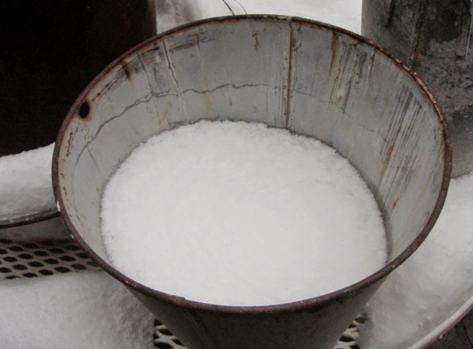 Cabin & Cottage Buckets of Snow