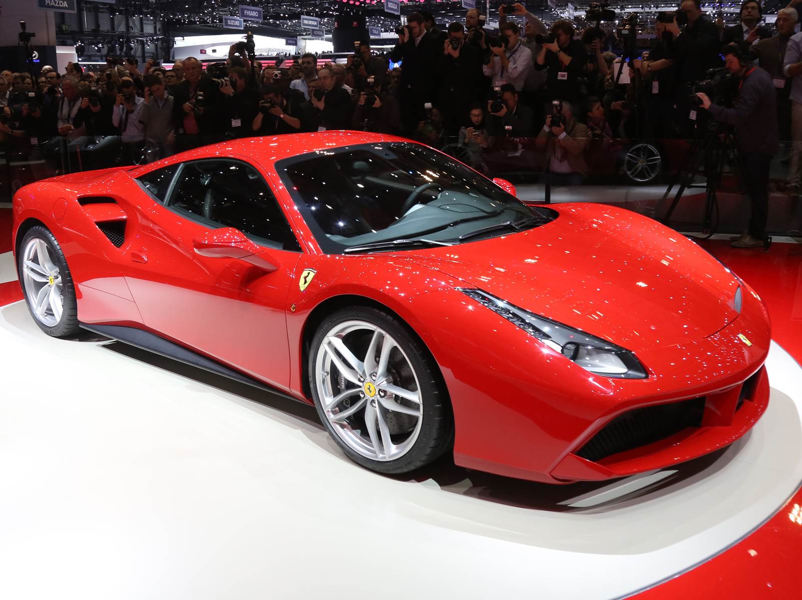 Nova Ferrari 488 GTB: vídeo de apresentação em Genebra