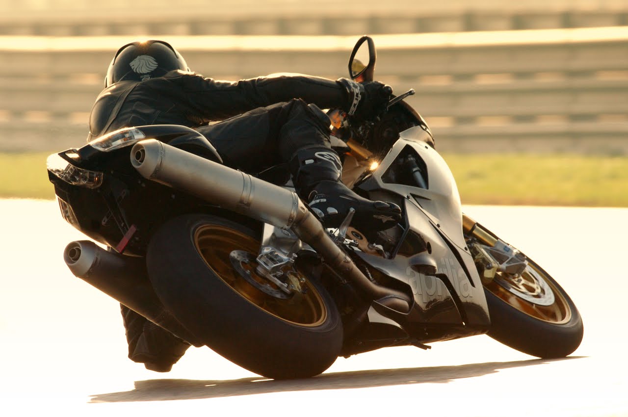 Arts And Entertainment The Aprilia Rsv 1000 R