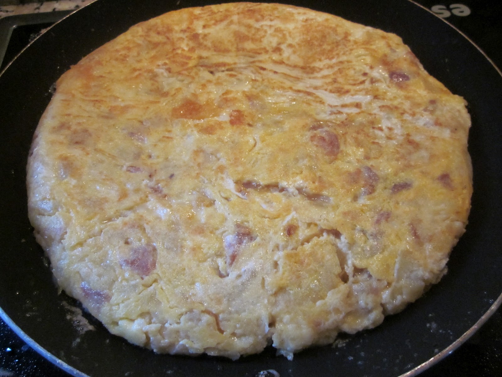 TORTILLA DE SALCHICHAS Y QUESO COCINA CON REINA