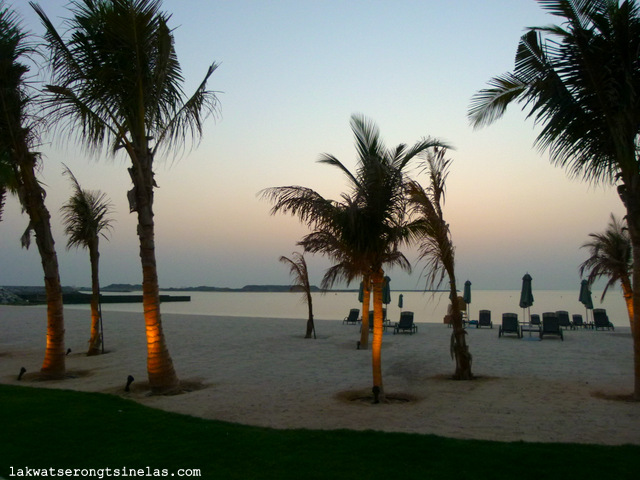 http://www.agoda.com/four-seasons-resort-dubai-at-jumeirah-beach/hotel/dubai-ae.html?cid=1651142