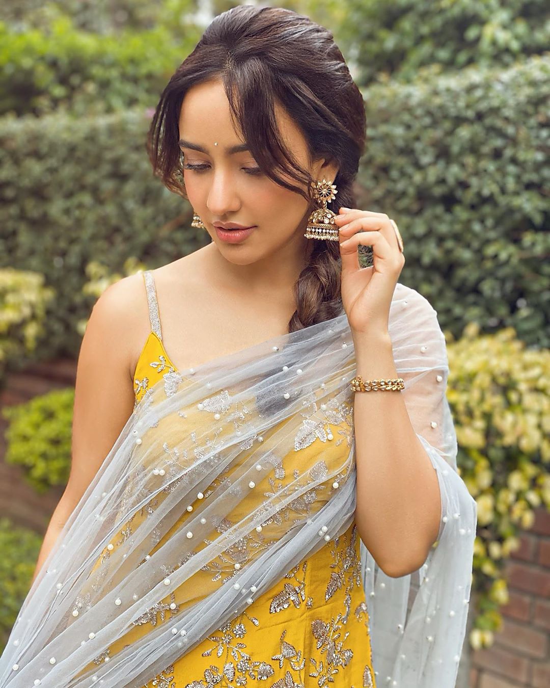 Neha sharma pic