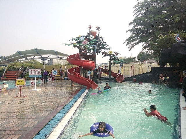 Berenang Murah dan Petugas Yang Sigap di Kolam Renang HS Agung