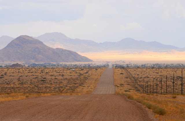 road trip door namibië, kalahari, namib desert, windhoek, met een jeep door namibië, sossusvlei, deadvlei, sesriem canyon, swakopmund,